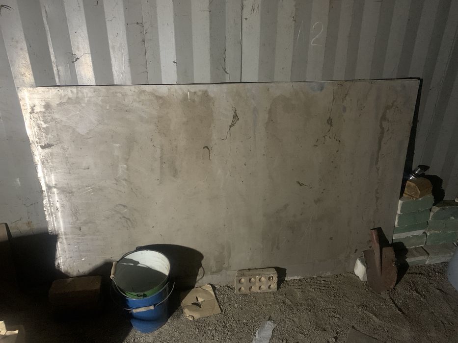 Рівний лист алюмінію