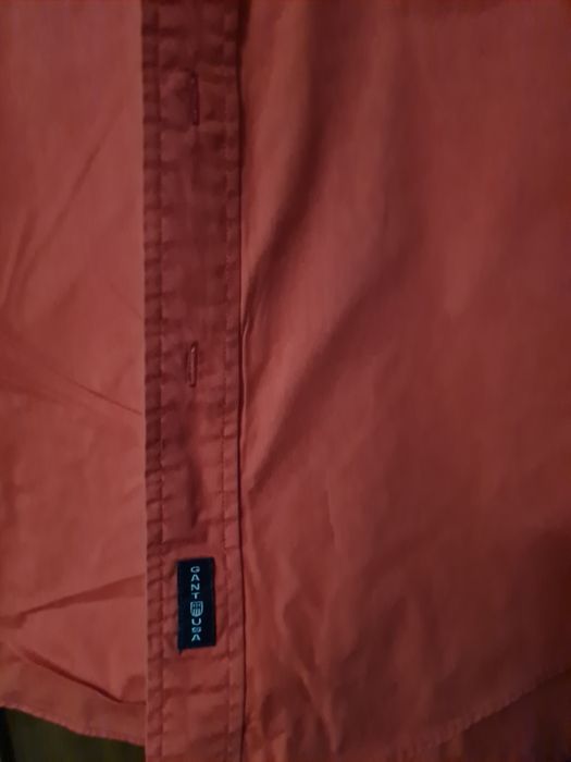 Camisa da gant tam.m usada mas está em bom estado