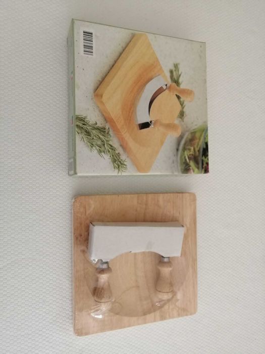 Tábua com faca p/ ervas aromáticas NOVA