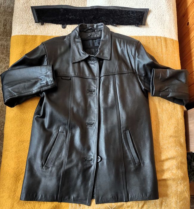 MISEMA 44 Damska czarna skórzana kurtka z podpinką i kołnierzem