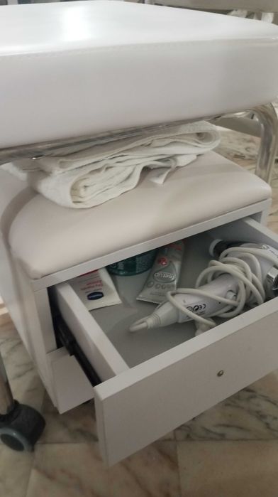 Cadeira manicure em perfeito estado