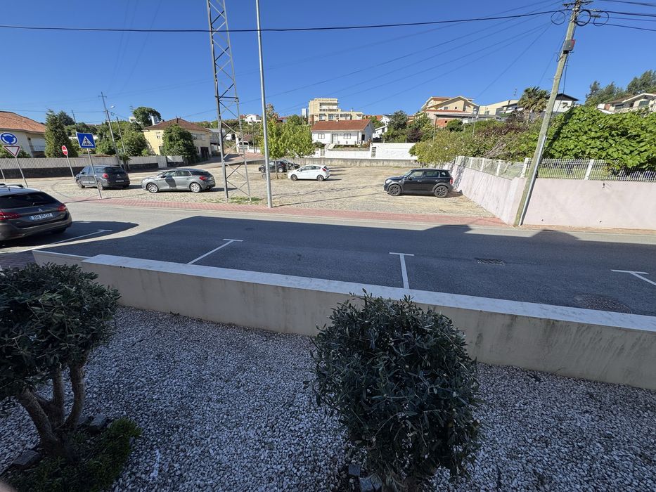 Excelente Apartamento T2 com Terraço Fechado no Centro de Fiães – Conforto e Espaço Único