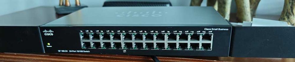 Cisco Small Business  Swith SF100-24