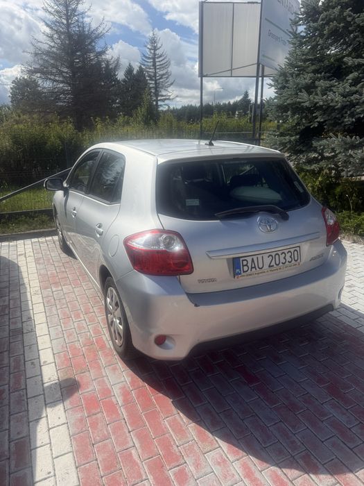 Toyota Auris od starszego małżeństwa.