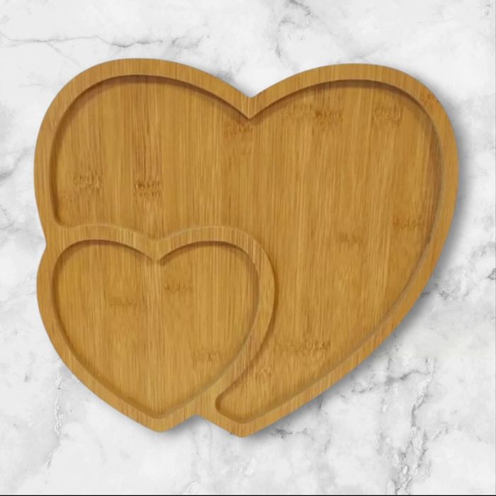 Tabuleiro em Madeira Com Dois Corações