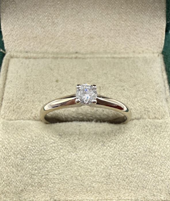 Złoty pierścionek 750 z diamentami 0,26ct Si1-P1/F-H