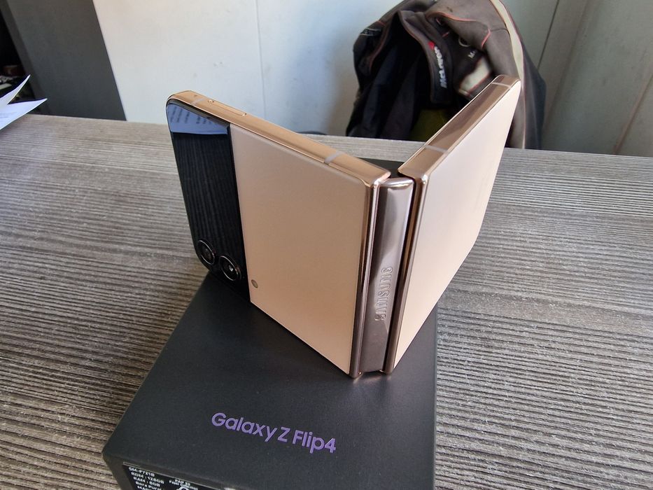 Samsung Galaxy Z FLIP 4 Pink Gold