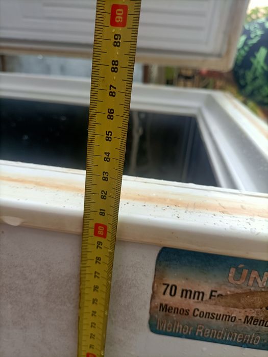 Arca em bom estado a funcionar perfeitamente  para desocupar