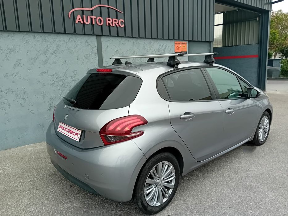 Peugeot 208 1.5 bluehdi Signature - Nacional  ( pequeno sinistro  )