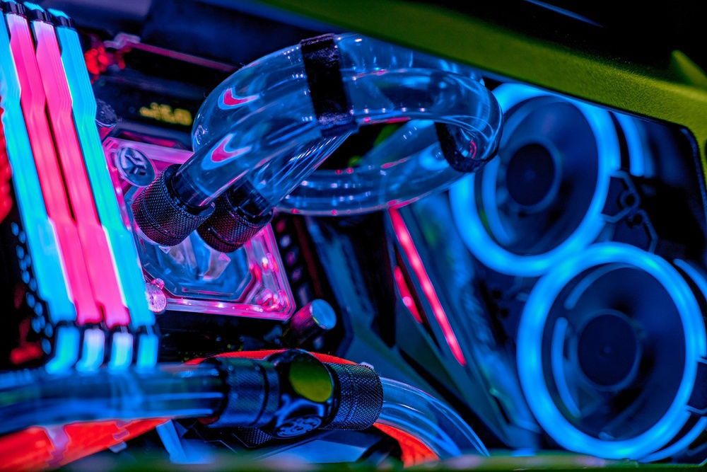 Геймерський ПК AMD Ryzen 7 9700X + RX 7600 з кастомним водяним охолодж