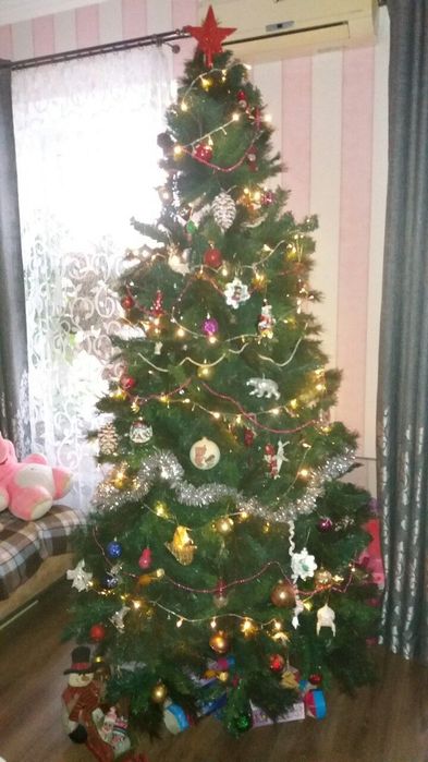 Искусственная ёлка 2,5 метра.