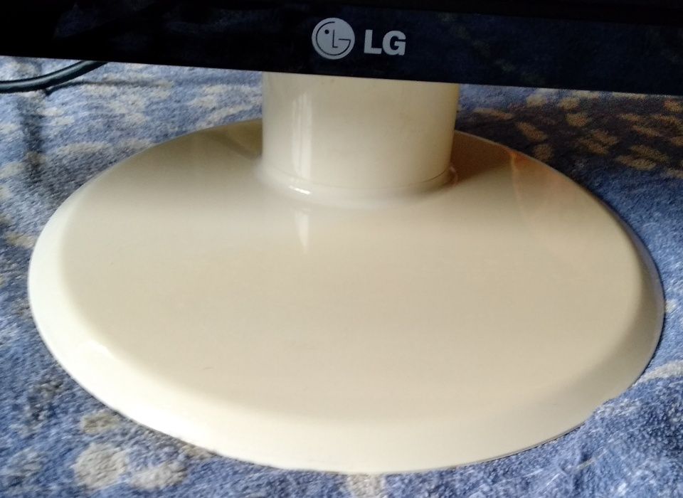 Монітор LG 22" 1680х1050