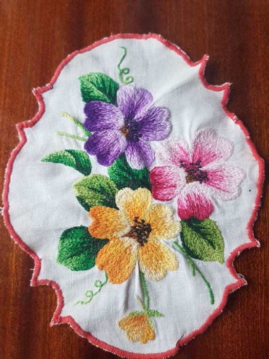 Салфетки  вязаные и вышитая