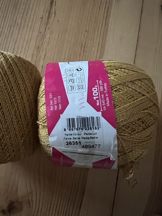 Золотиста нитка з люрексом для вязання Madame Tricote Maxi.