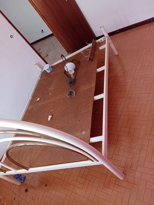 Cama de casal em ferro