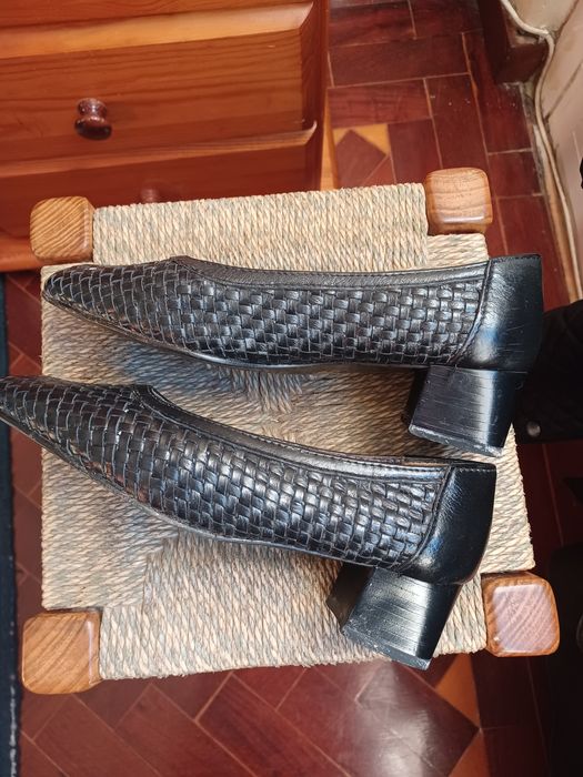 Sapatos de mulher em pele