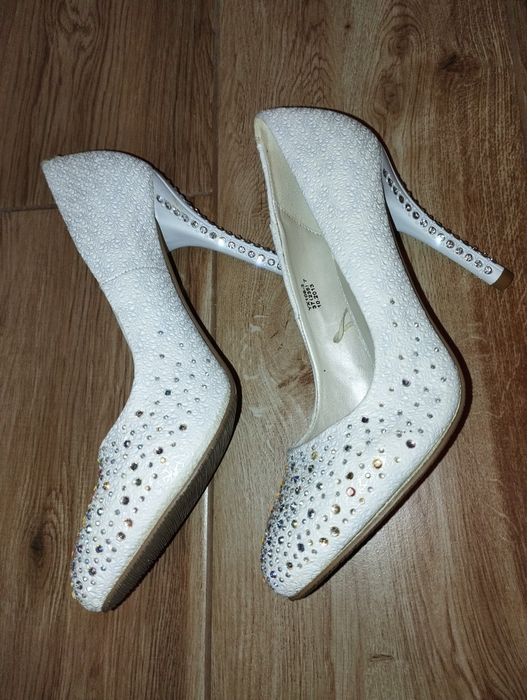 Białe Buty ślubne
