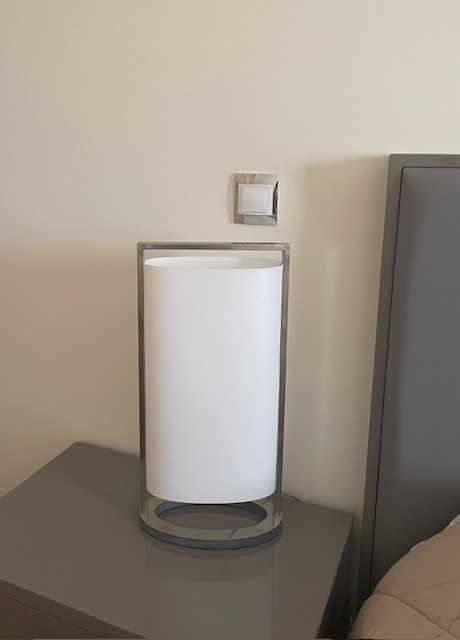 Conjunto Candeeiro de teto/suspenso branco, com fio metalizado e 2 candeeiros mesa cabeceira a condizer