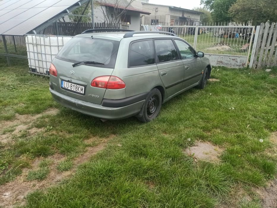 Sprzedam Toyote  Avensis