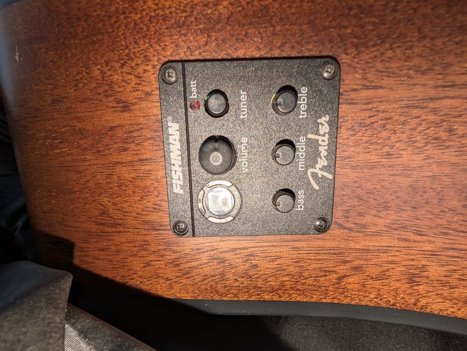 Gitara basowa elektroakustyczna Fender CB100CE + gratisy