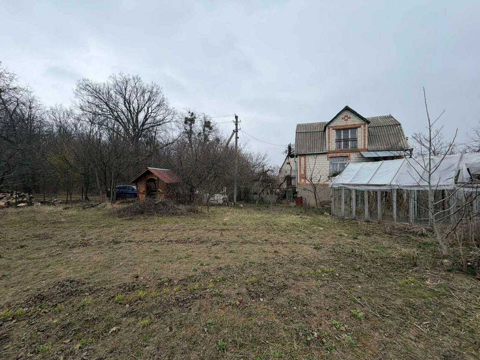 Продаж дачі та 2 земельних ділянок у с. Березина
