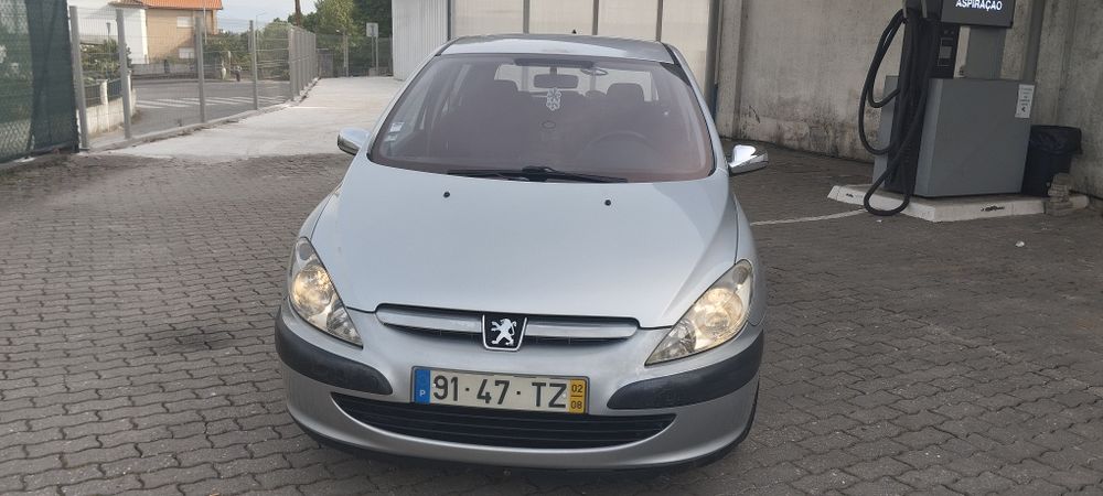 Vendo Peugeot 307 gasóleo 1.4 
O carro é do ano 2002,