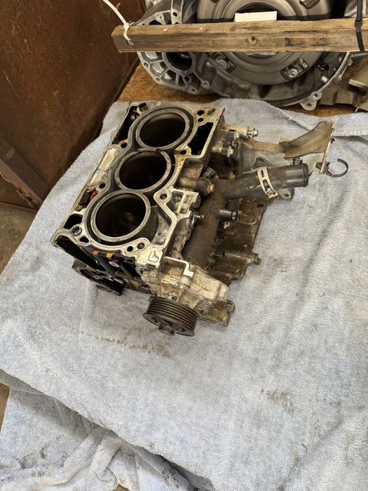 Блок двигуна,мотора.ГБЦ, головка,патрубки. Nissan rogue T33 Бензин 1.5