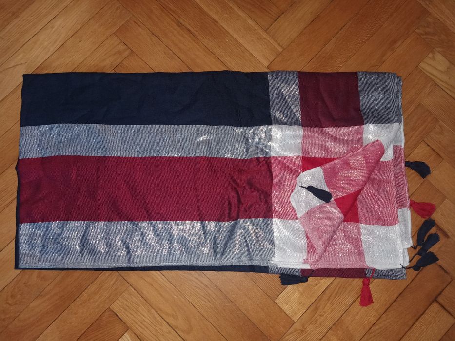 Granatowy szeroki szal 140x136cm