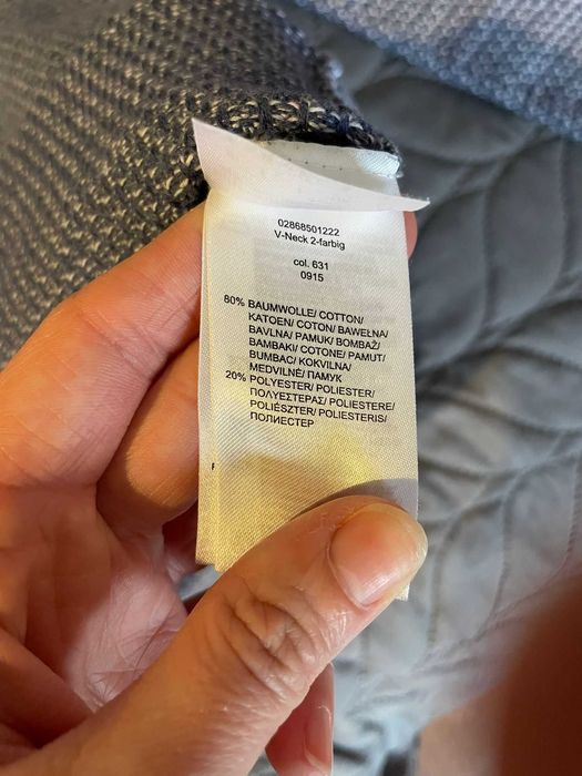 Sweter w serek Montego