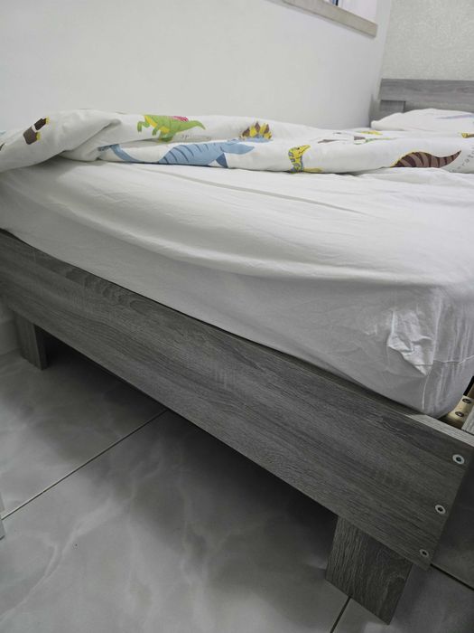 Cama de Solteiro Cinza como Nova