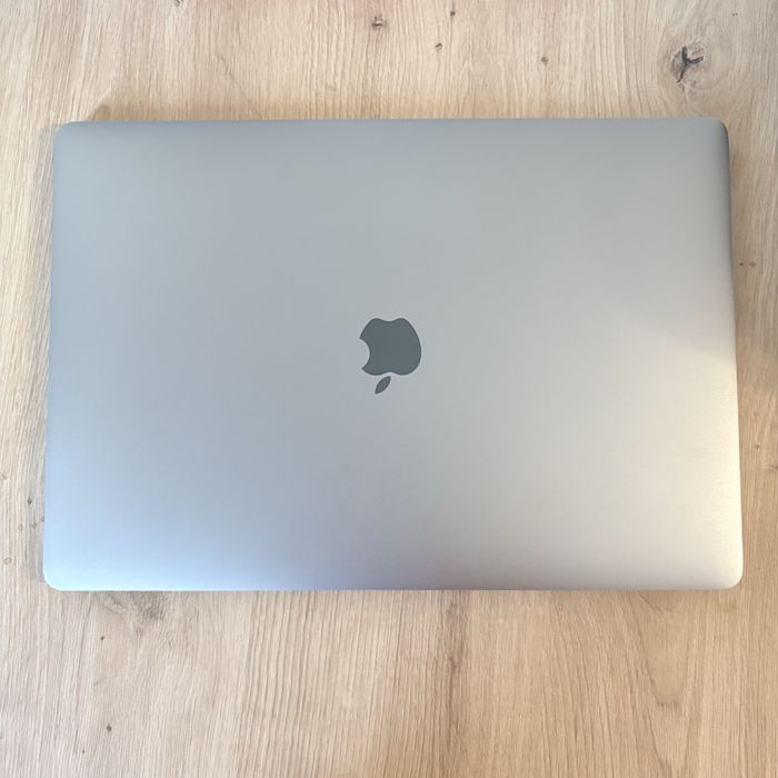 MacBook Pro 15 250 GB/16 GB, Intel Core i7