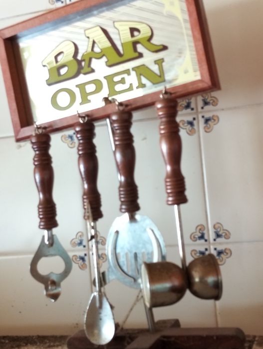 Bar Vintage com Suporte Madeira. FRETE GRÁTIS