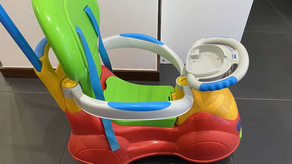 Carrinho andador Chicco quatro