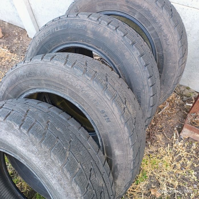Зімні шини 195/65R15 практично новій