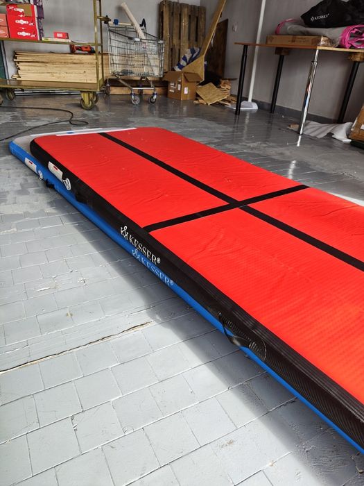 Materac do ćwiczeń dmuchany z pompką elektryczną 3m x 1m