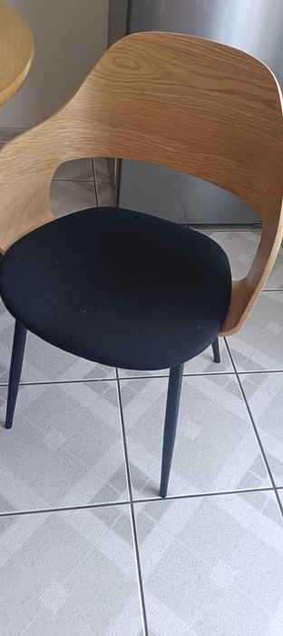 Komplet stół i 4 krzesła