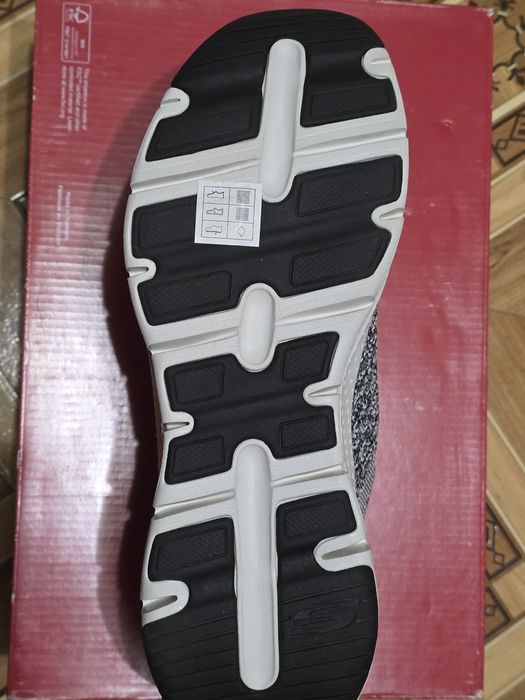 Кросівки skechers 42