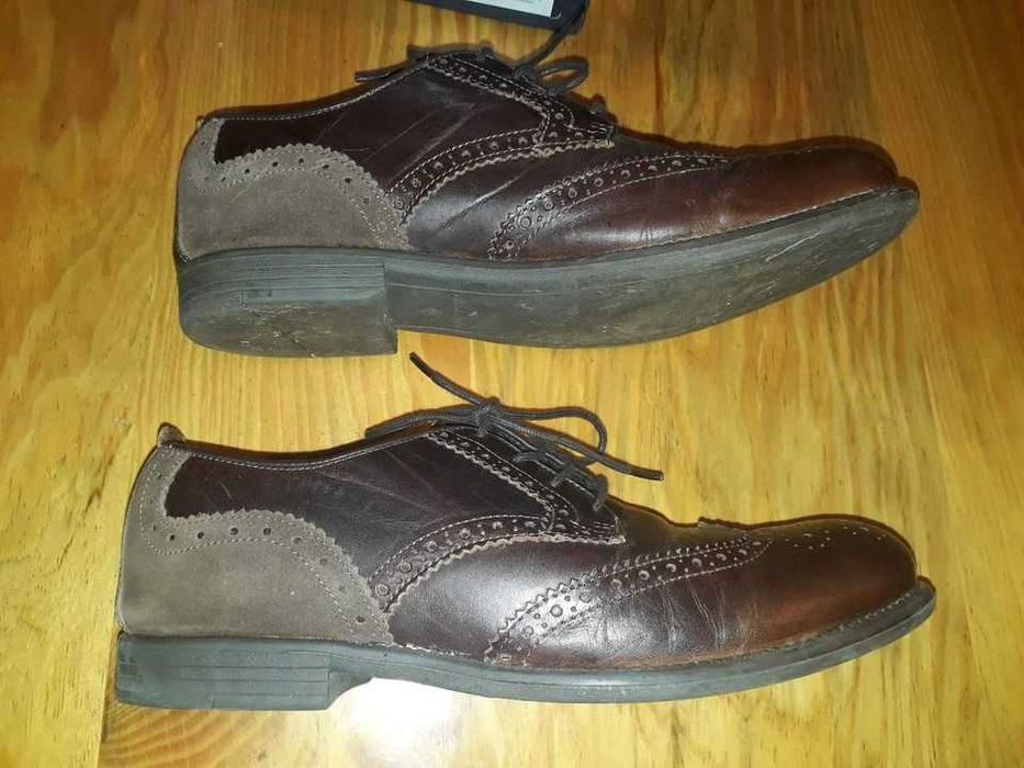 Sapatos clássicos em pele, castanhos