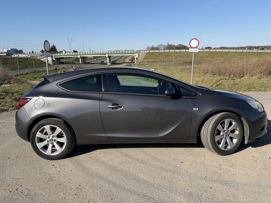 Opel Atsra J GTC- 2011
