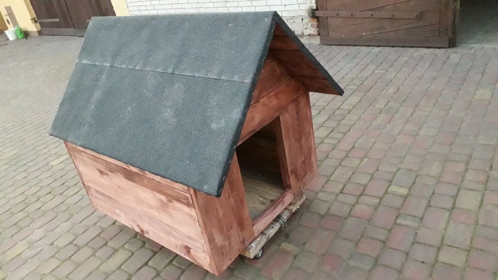 Buda dla psa bardzo duża i solidna