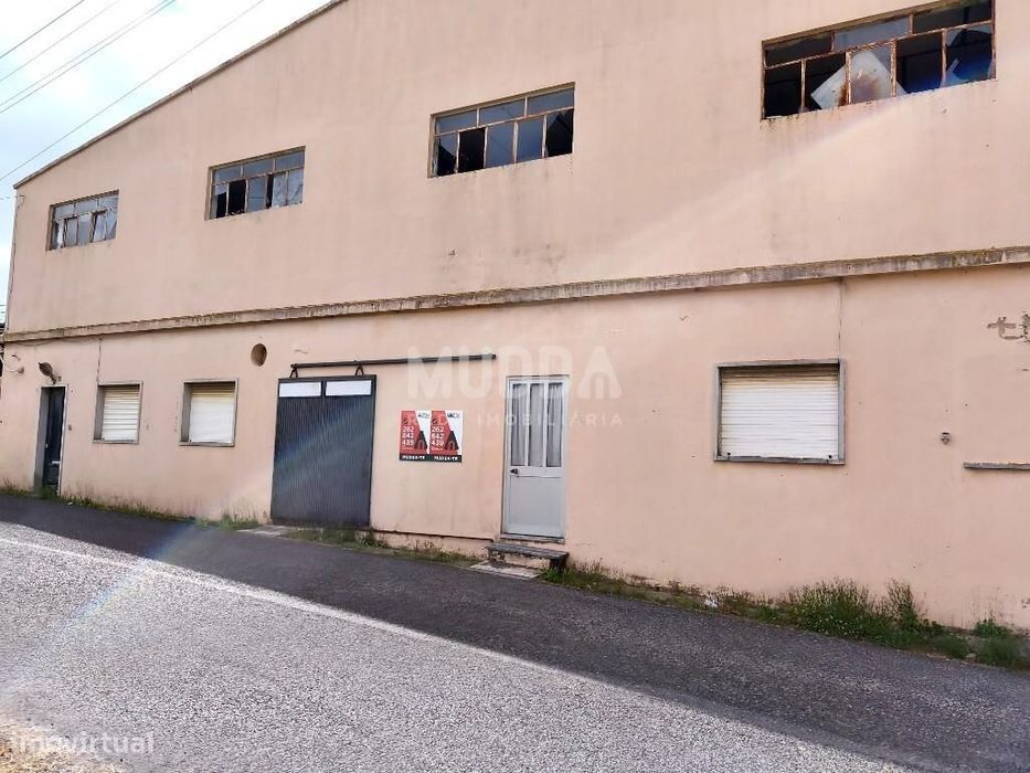 Armazém com potencial incrível para vários projetos — Benedita, Leiria