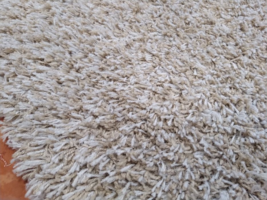 Tapete IKEA pelo curto branco-bege casa quarto apartamento vivenda.