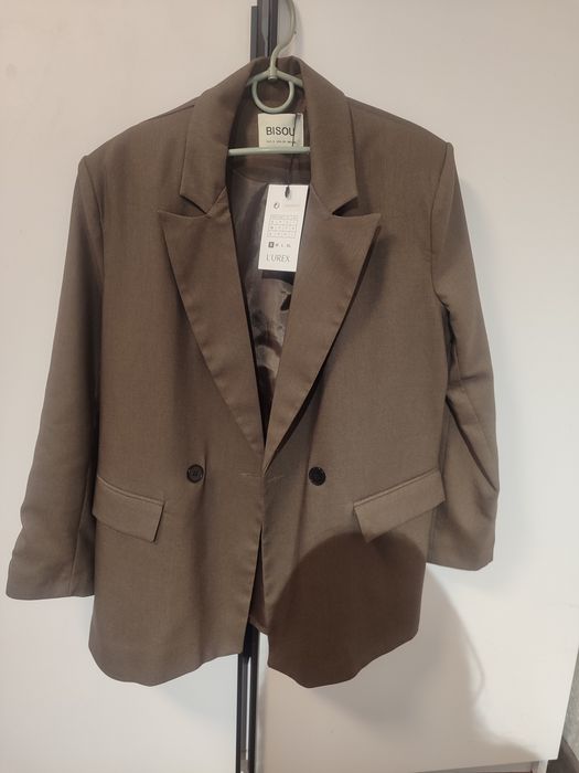 Піджак коричневого кольору