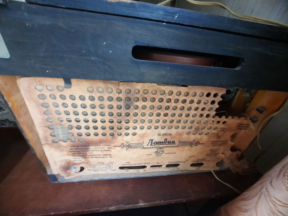 Продам радіолу Латвія