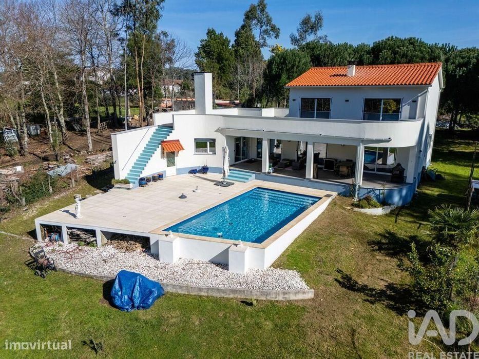 Casa / Villa T4 em Espariz e Sinde de 267 m2