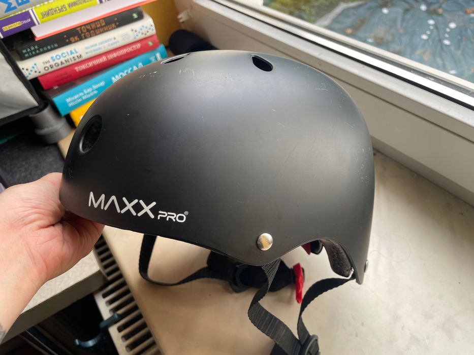 Шолом велосипедний MAXX Pro