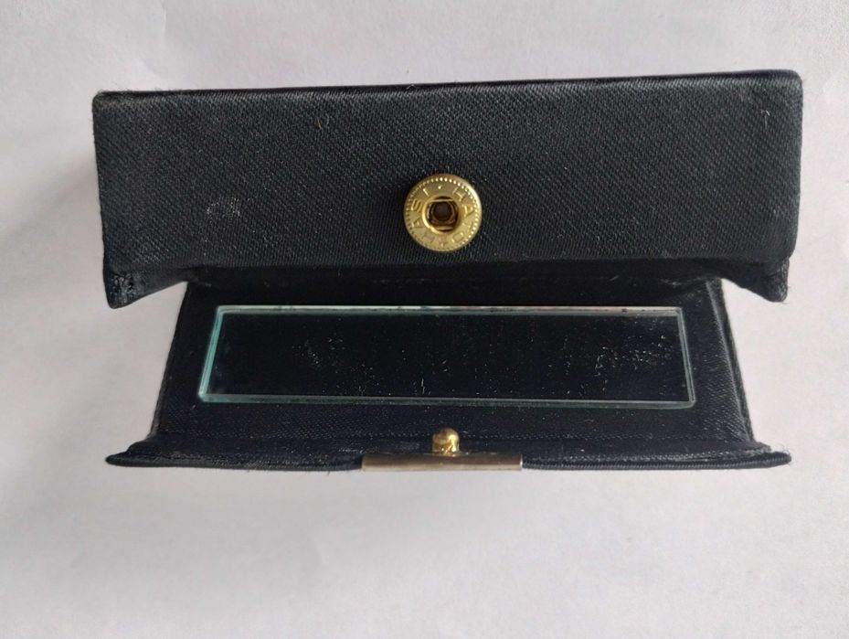 Etui na szminkę z lusterkiem