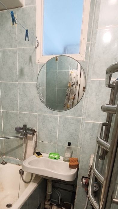 Сдам комнату женщине возле метро Дарница