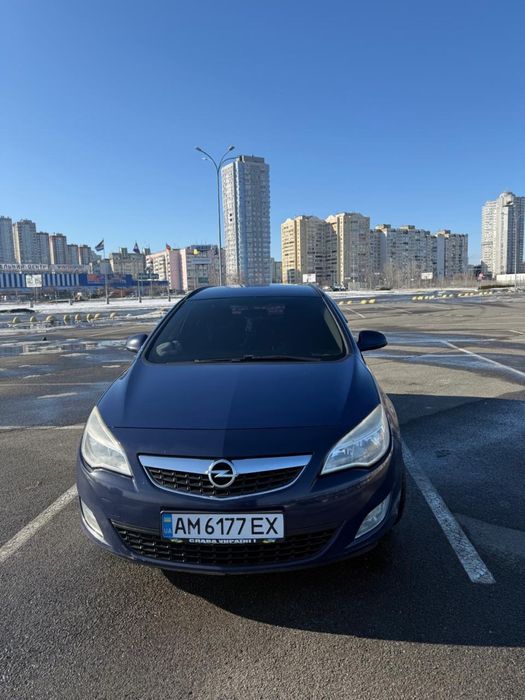 Продаеться гарне сімейне авто в гарному стані перший власник в україні