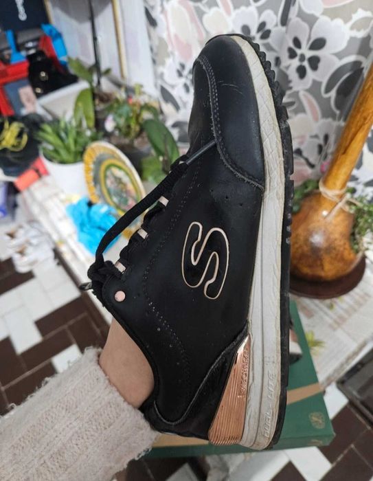 Ténis Skechers pretos